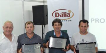 Dália premia produtores mais eficientes em evento durante a Expovale