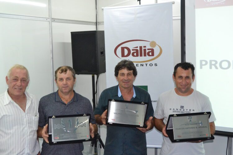 Dália premia produtores mais eficientes em evento durante a Expovale