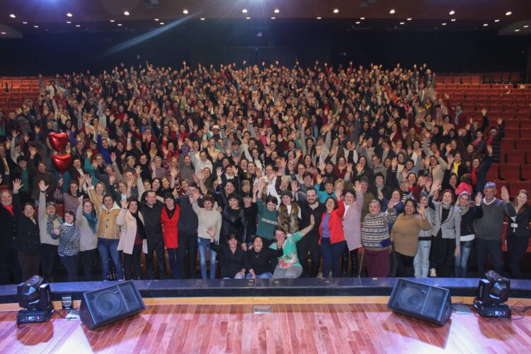 Dália reúne 500 mulheres em dia de festa