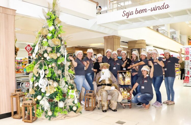 Papai Noel visita o Dália Supermercados em Encantado e Arroio do Meio