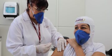 Vacinação em massa na Dália Alimentos