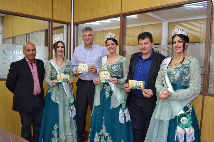 Comitiva da Turismate convida para a festa