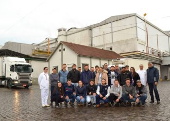 Dália Alimentos abre as portas de suas indústrias e jovens se impressionam com tamanho e volume de negócios da cooperativa