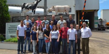 Jovens conhecem gestão da Dália e são apresentados ao novo formato do Programa de Gestão e Liderança da Propriedade Rural