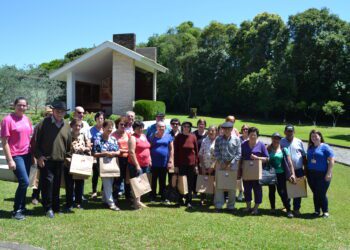 Grupo de Idosos Voltar a Sorrir faz visita ao Parque Dália