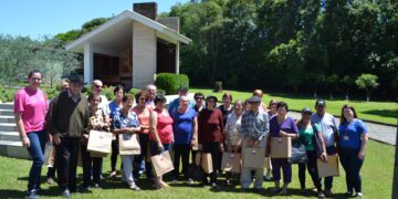 Grupo de Idosos Voltar a Sorrir faz visita ao Parque Dália