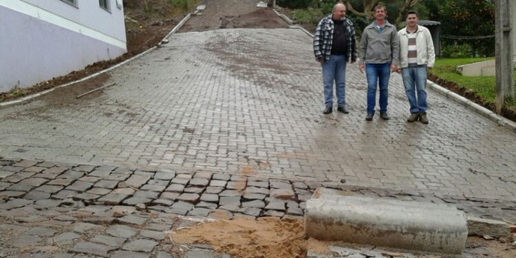 Município conclui diversas obras de calçamento