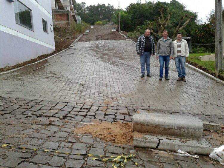 Município conclui diversas obras de calçamento