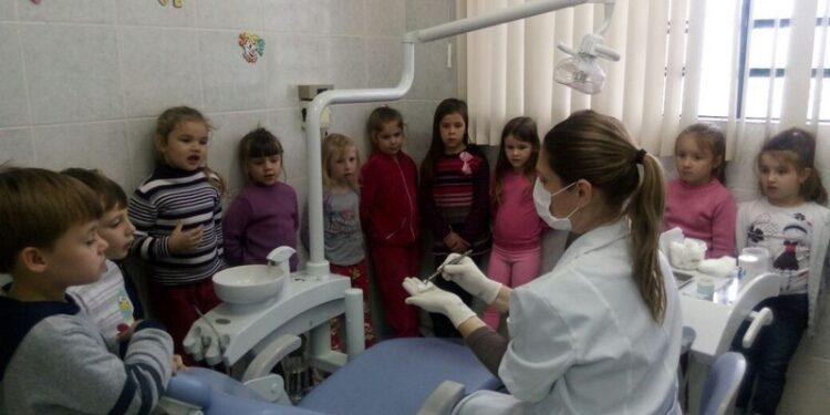 Projeto incentiva as crianças a cuidarem dos dentes