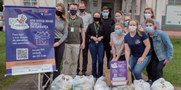 Sicredi doa alimentos não perecíveis