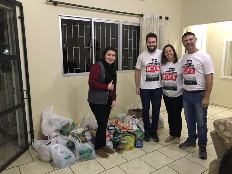 AMAM recebe alimentos do Dia Mundial do Rock