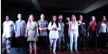 Oficina Terapêutica de Teatro emocionou público na noite de sexta-feira