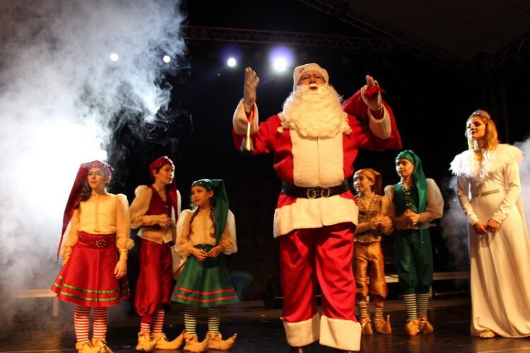 Chegada do Papai Noel ocorre no dia 25 na Avenida Piraí