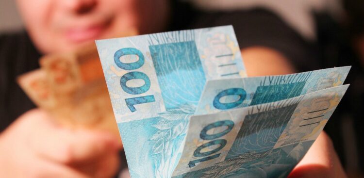 Aposentadorias acima do mínimo terão reajuste de 3,43%