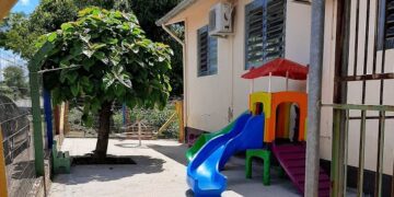 Valor repassado pelo Sicredi garante melhorias em pátio de educandário