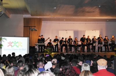  Apresentação da Orquestra Municipal de Santa Clara do Sul arrancou aplausos do público (Foto: Alessandra Weiler)