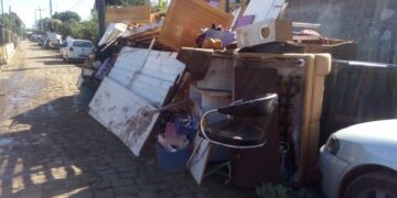 Prefeitura intensifica o trabalho de limpeza após enchente