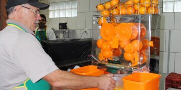 Feirantes e produtores recebem recursos para compra de equipamentos