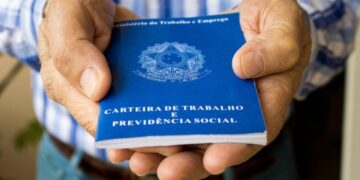Coronavírus: Bolsonaro edita MP que permite suspensão de contrato de trabalho por 4 meses