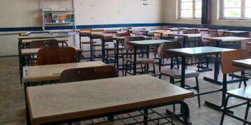 Juíza suspende aulas presenciais em escolas públicas e privadas do RS