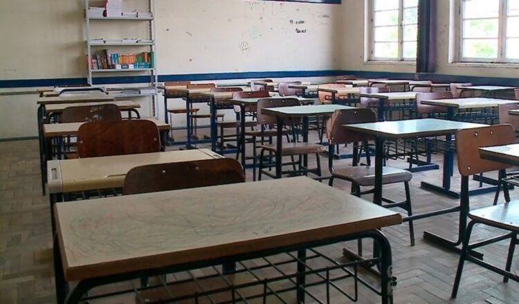 Juíza suspende aulas presenciais em escolas públicas e privadas do RS