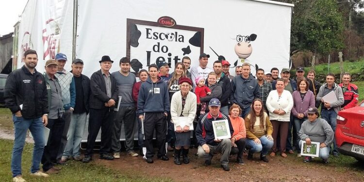 Alunos engajados e participativos movimentam Escola do Leite