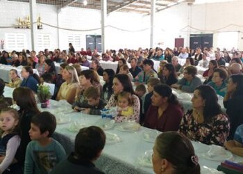 Mais de 500 pessoas participam de encontro do Dia Internacional da Mulher em Ilópolis