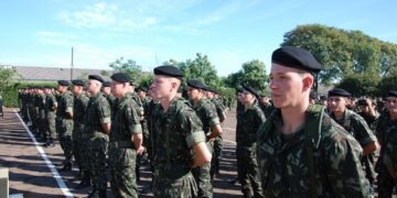 Junta Militar organiza excursão para acompanhar entrega de boinas