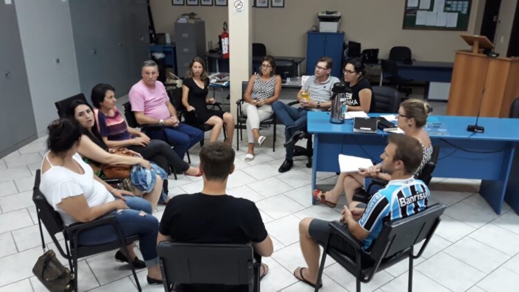 Comissão realiza última reunião antes da escolha das soberanas