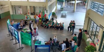 Exposição Cortinas da Memória marca aniversário de Estrela em escola