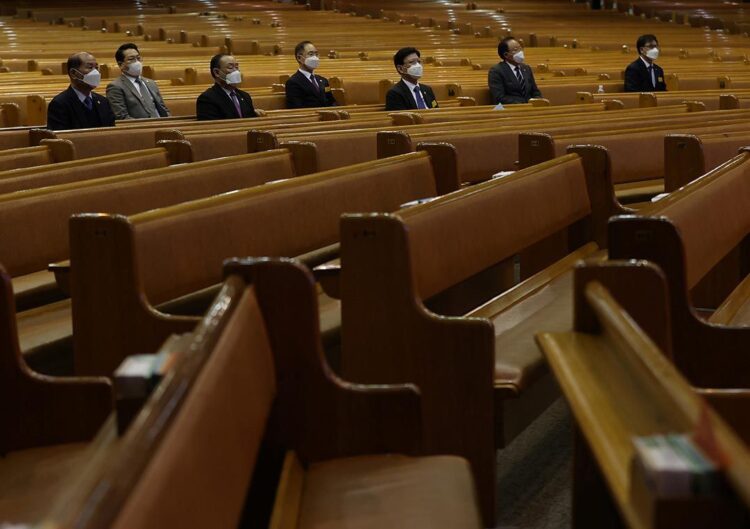 Decreto torna atividades religiosas serviços essenciais durante quaretena