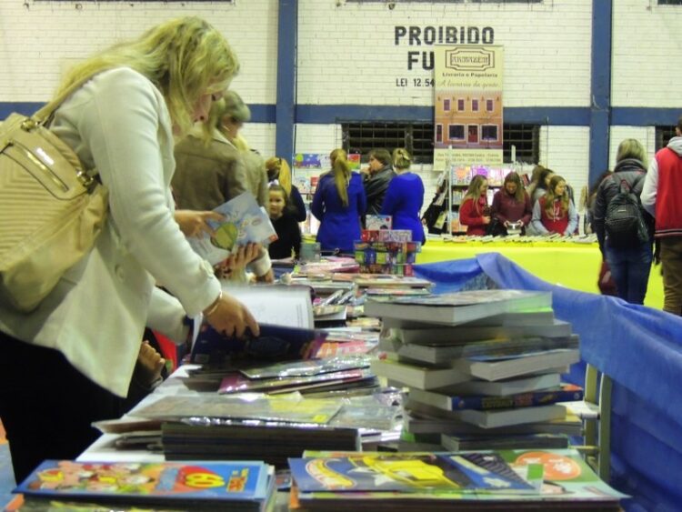 Feira do Livro: Leia, Cante e se Encante!