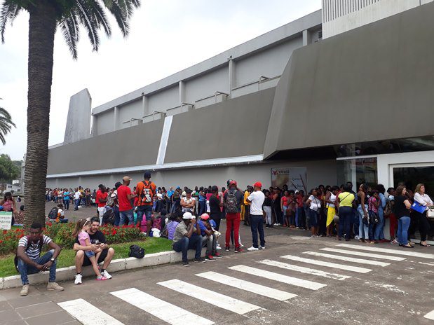 Vitrine de Oportunidades recebe 450 candidatos a vagas de emprego