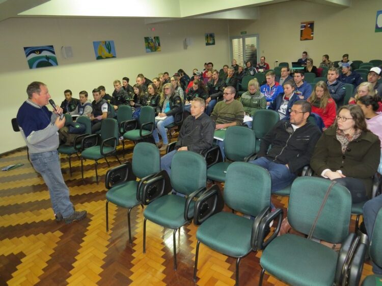 Emater/RS-Ascar apresenta painel no 11º Fórum Tecnológico do Leite de Teutônia