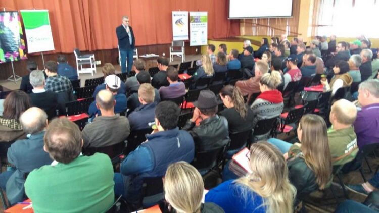 Fórum em Teutônia discute caminhos para o manejo dos solos e da água