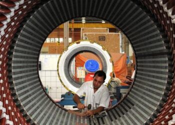 Baixa produtividade da indústria é entrave ao crescimento do país
