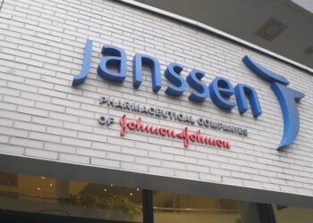 Johnson anuncia testes de fase 3 de candidata a vacina para Covid-19