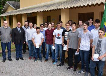Jovens prestaram o Juramento à Bandeira no dia 19 em Imigrante