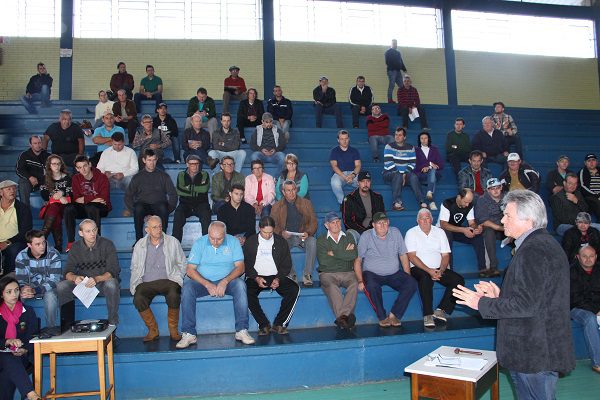 Executivo leiloa veículos e equipamentos nesta sexta-feira