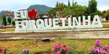 Praça Júlio Redecker recebe letreiro turístico