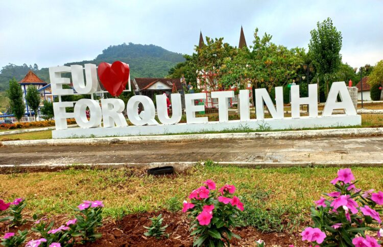 Praça Júlio Redecker recebe letreiro turístico