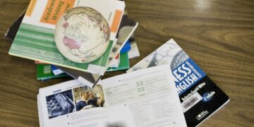 Seminário nacional aborda o ensino de línguas e da literatura