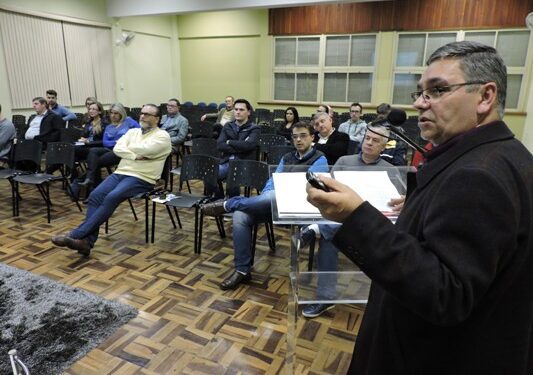 Porto ocioso motiva debate na Faculdade La Salle