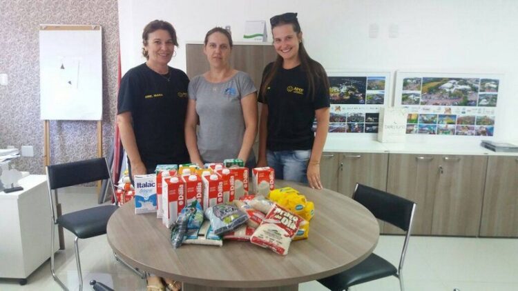 Mesa Brasil repassa mais de 200 quilos de alimentos a entidades sociais