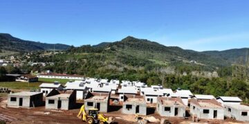 Obras das moradias populares de Imigrante seguem em ritmo acelerado