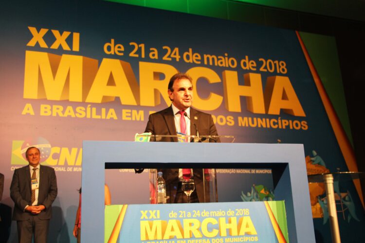 Prefeito viaja a Portugal para compartilhar experiências sobre gestão pública