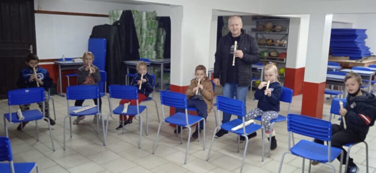 Ensino da música auxilia no processo ensino-aprendizagem