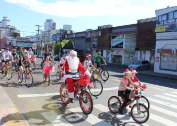 Domingo é dia de pedalar com o Papai Noel