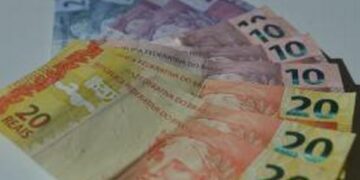 Banco Central projeta inflação de 7,3% este ano e recuo para 4,4% em 2017
