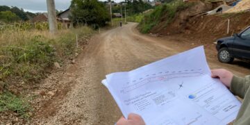 Prefeitura inicia obra de pavimentação na rua vinte de setembro